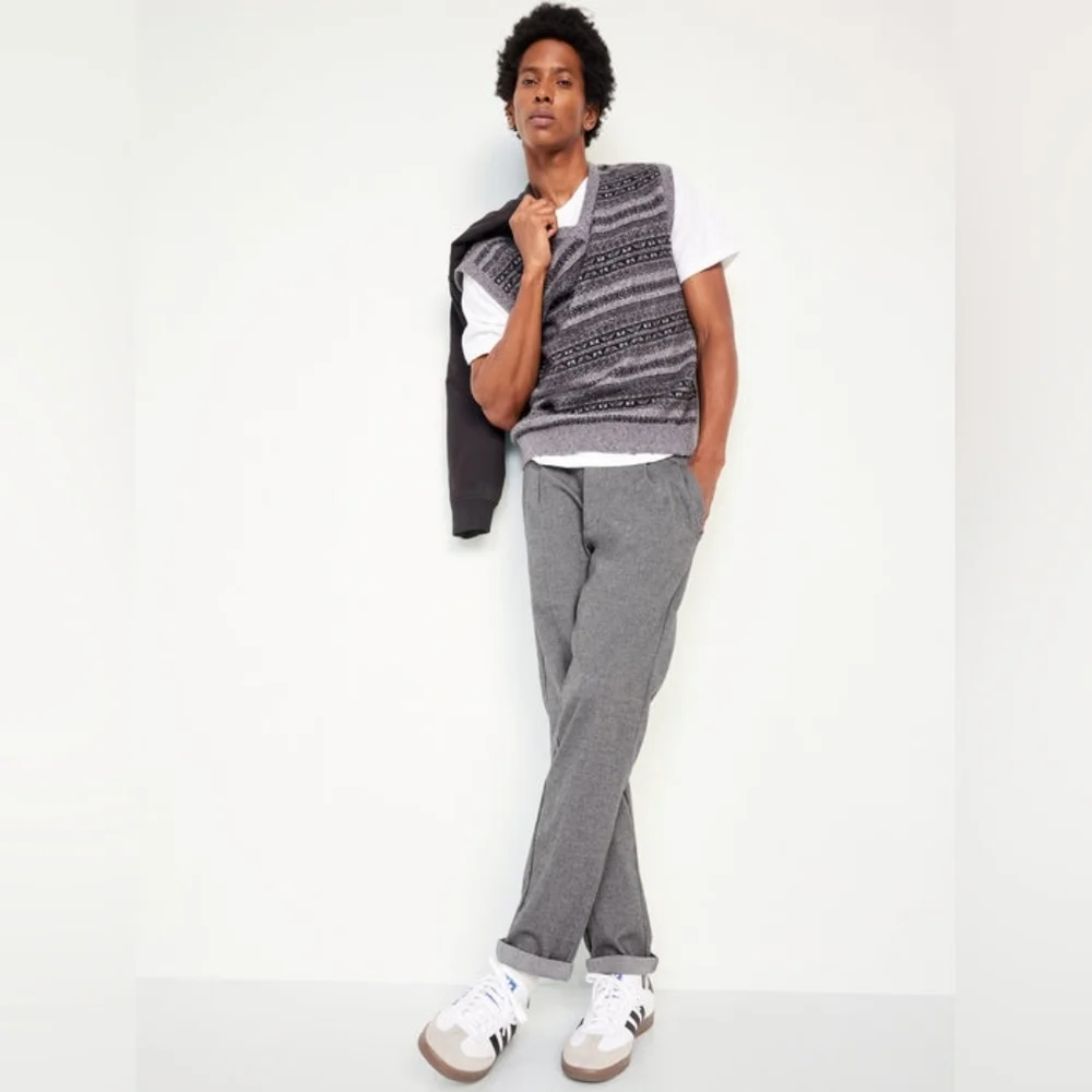 Old Navy Loose Taper Built-In Flex Pleated Chino Pants